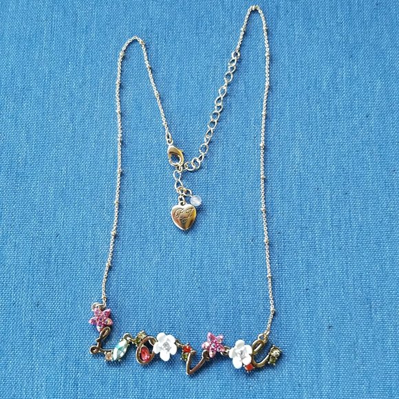 💐💚Betsey Johnson L-O-V-E Floral Necklace - NWOT💚💐 - Picture 2 of 6